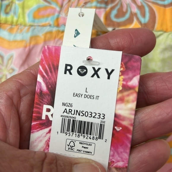 Roxy Easy Does It Mid Rise Floral Print
Pull-On Shorts NWT size L - Picture 12 of 13
